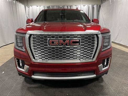 Used 2021 GMC Yukon Denali w/ Denali Premium Package image 3