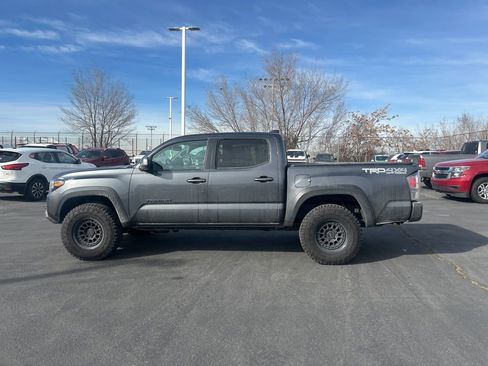 Used 2023 Toyota Tacoma TRD Off-Road w/ TRD Premium Off Road Package image 8