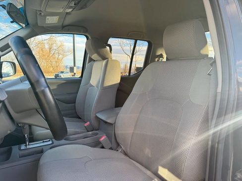 Used 2015 Nissan Frontier SV image 12