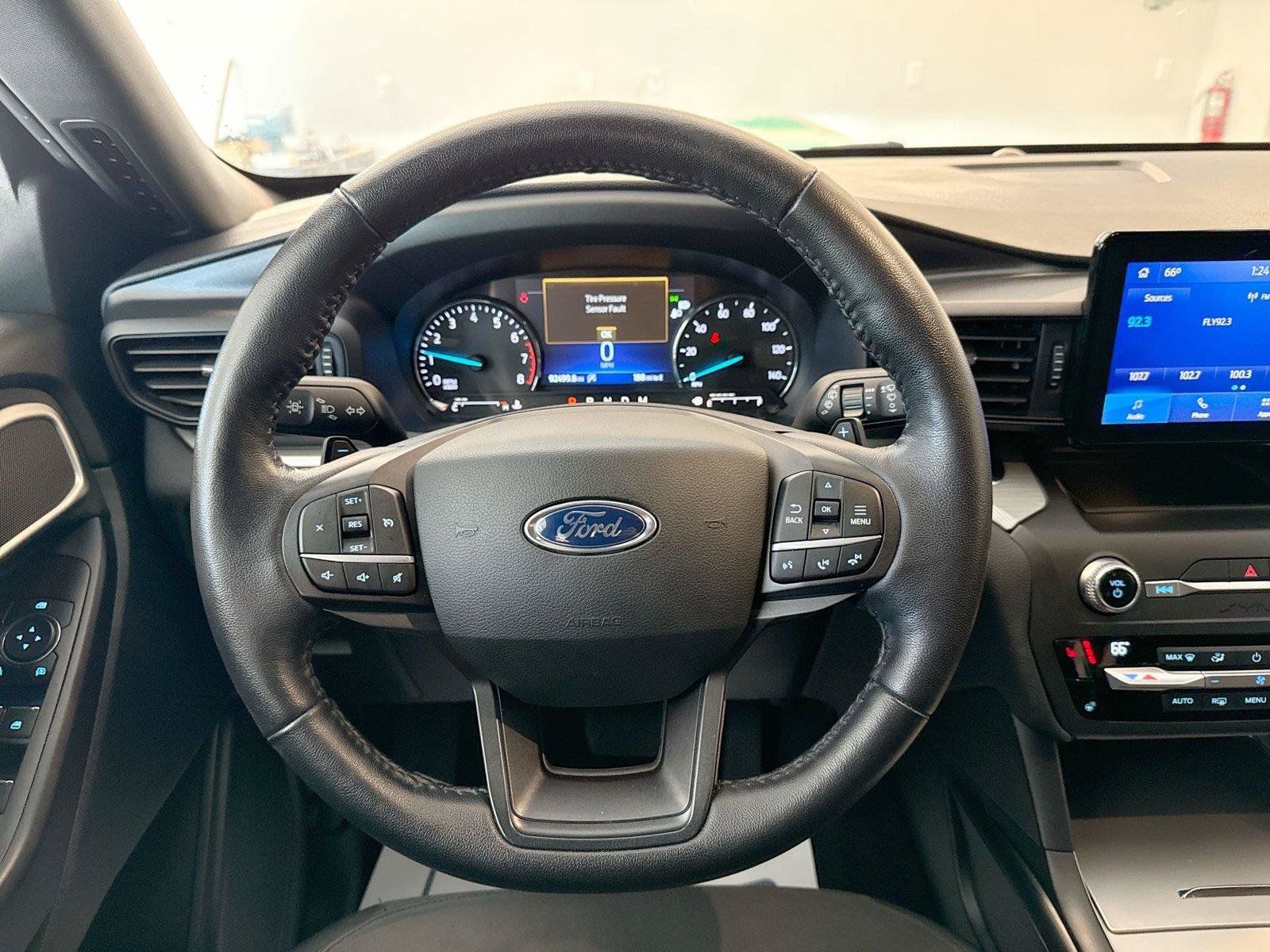 Used 2020 Ford Explorer XLT w/ Comfort Package AWD/4WD image 11