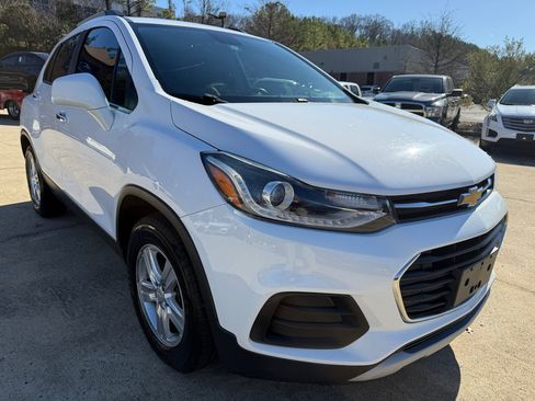 Used 2019 Chevrolet Trax LT w/ Sun & Sound Package image 7