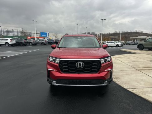 New 2025 Honda Pilot Touring image 3