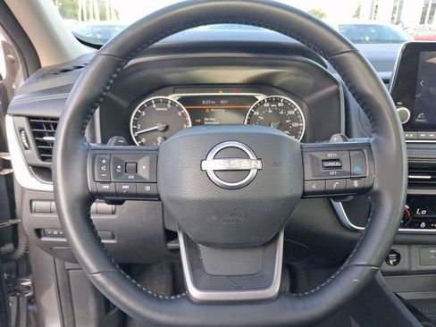 Used 2025 Nissan Rogue SV w/ SV Premium Package FWD image 16