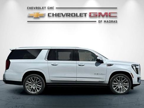 New 2026 GMC Yukon XL Denali w/ Denali Reserve Package AWD/4WD image 2