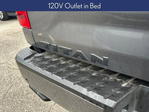 Used 2023 Nissan Titan SV w/ SV Convenience Package image 12