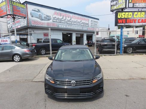Used 2017 Volkswagen Passat 1.8T R-Line FWD image 6