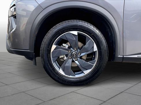 Used 2025 Nissan Rogue SV AWD/4WD image 11