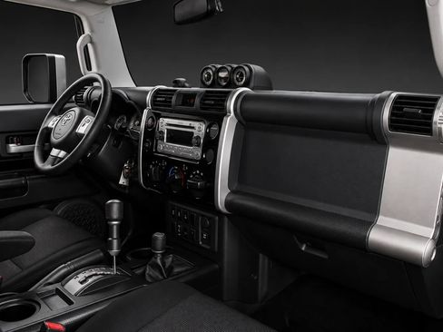 Used 2013 Toyota FJ Cruiser 4WD w/ Upgrade Pkg image 16