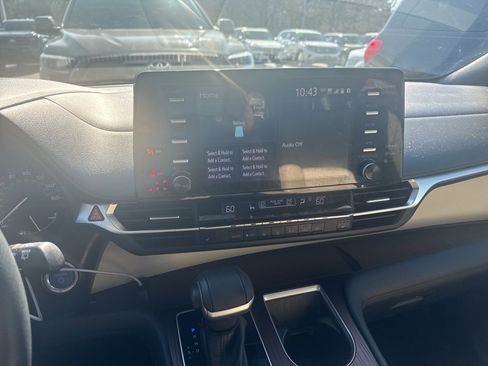 Used 2021 Toyota Sienna XLE image 16