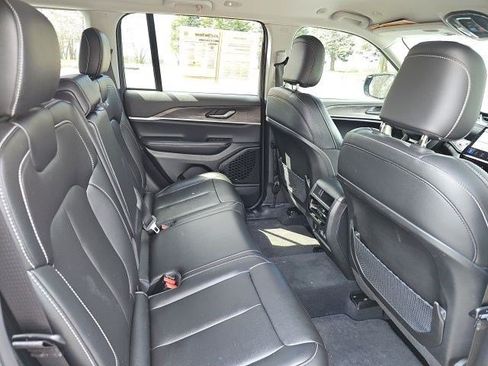 Used 2023 Jeep Grand Cherokee Limited w/ Black Appearance Package image 16