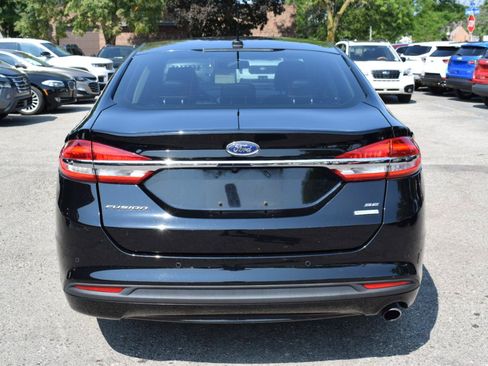 Used 2018 Ford Fusion SE w/ Fusion SE Technology Package FWD image 9