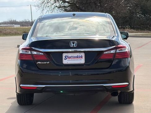 Used 2017 Honda Accord EX-L image 6