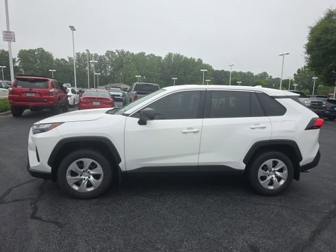 Used 2024 Toyota RAV4 LE FWD image 5
