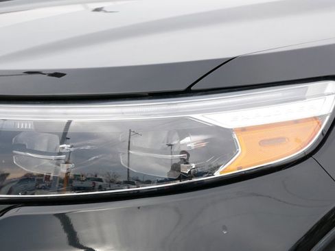 Certified 2022 Ford Explorer XLT w/ Equipment Group 202A image 5