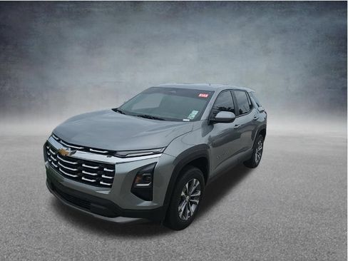 Used 2026 Chevrolet Equinox LT FWD image 3