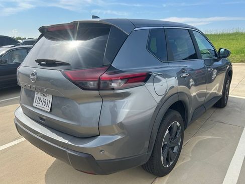 Used 2025 Nissan Rogue SV FWD image 5