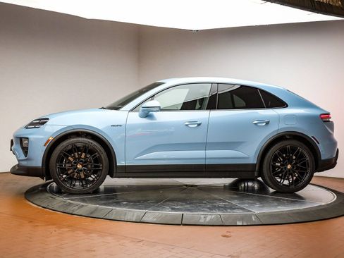 Certified 2025 Porsche Macan Electric image 2