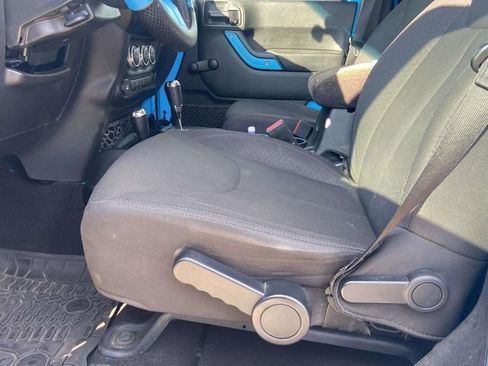 Used 2017 Jeep Wrangler Unlimited Sport w/ Connectivity Group image 11