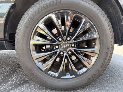 Used 2015 Lincoln Navigator 2WD image 6