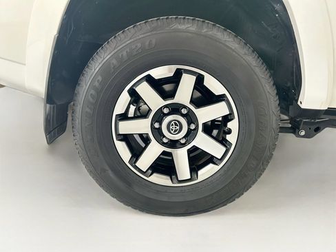 Used 2018 Toyota 4Runner TRD Off-Road AWD/4WD image 33