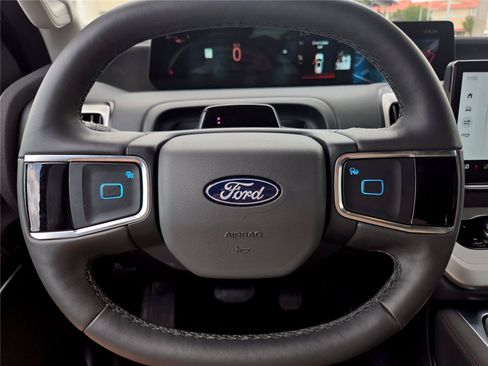 Used 2025 Ford Expedition Max Active AWD/4WD image 25