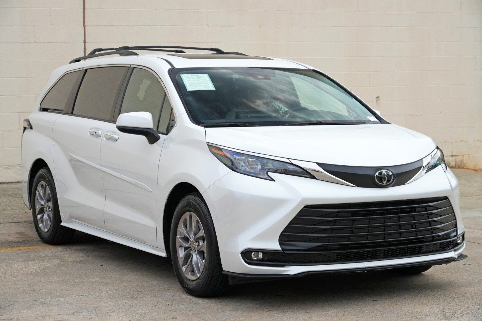 Used 2026 Toyota Sienna XLE FWD image 58
