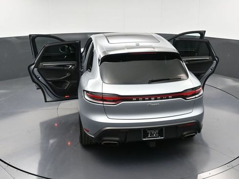 Certified 2025 Porsche Macan AWD/4WD image 35
