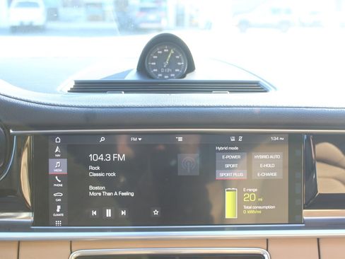 Used 2018 Porsche Panamera 4 AWD/4WD image 7