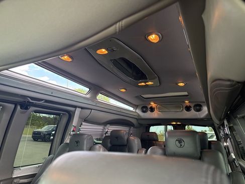 Used 2017 GMC Savana 2500 Extended RWD image 11