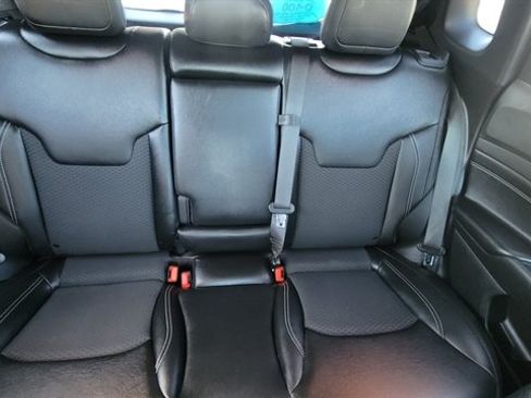 Used 2024 Jeep Compass Latitude w/ Convenience Group AWD/4WD image 39
