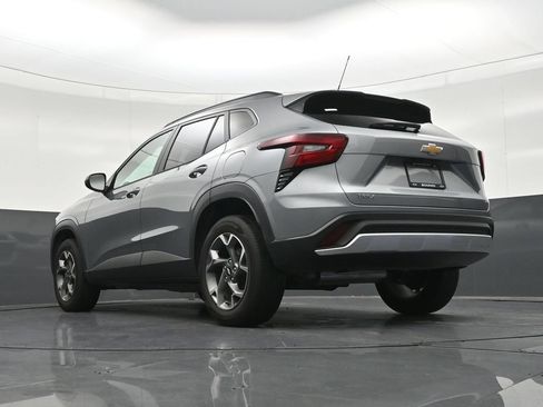Used 2025 Chevrolet Trax LT w/ Driver Confidence Package FWD image 25