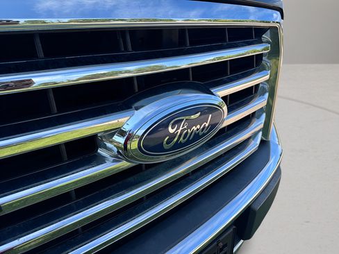 Used 2015 Ford F150 XLT w/ Equipment Group 302A Luxury AWD/4WD image 11