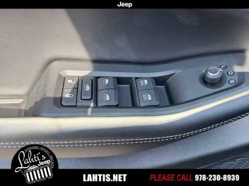 New 2025 Jeep Grand Cherokee Laredo X w/ Luxury Tech Group I image 27