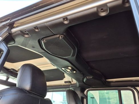 Used 2021 Jeep Gladiator Overland AWD/4WD image 17