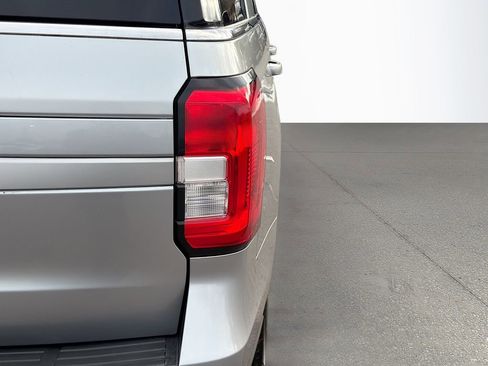 Used 2024 Ford Expedition XLT image 12