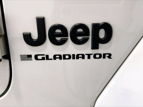 Used 2024 Jeep Gladiator Sport AWD/4WD image 7