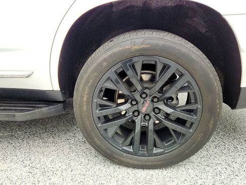 Used 2023 GMC Yukon SLT image 9