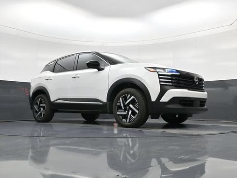 Used 2025 Nissan Kicks SV FWD image 16