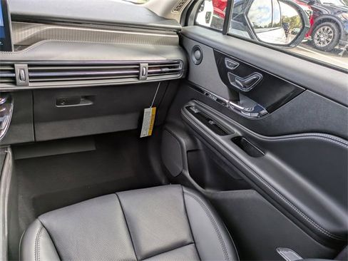 New 2026 Lincoln Corsair Reserve image 16