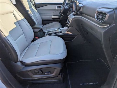 Used 2021 Ford Explorer XLT w/ Equipment Group 202A image 22