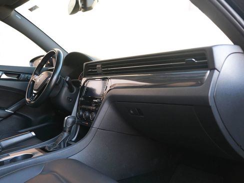 Used 2022 Volkswagen Passat 2.0T R-Line image 23