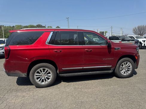 Used 2024 GMC Yukon SLT w/ SLT Premium Package image 8