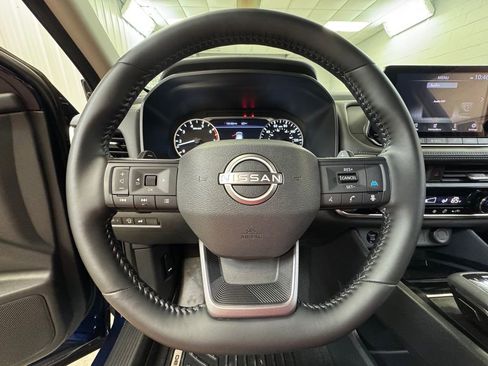 Used 2025 Nissan Rogue SV image 31