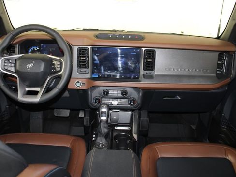 Used 2024 Ford Bronco Outer Banks image 13