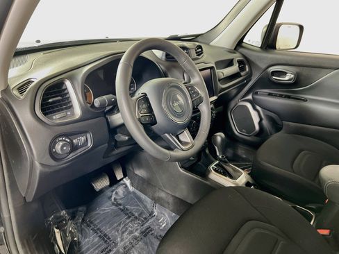 Used 2022 Jeep Renegade Latitude image 9
