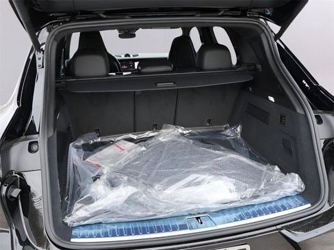 New 2026 Porsche Cayenne GTS image 17