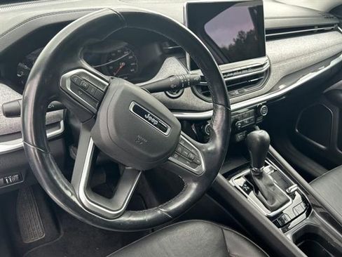 Used 2022 Jeep Compass Latitude image 10