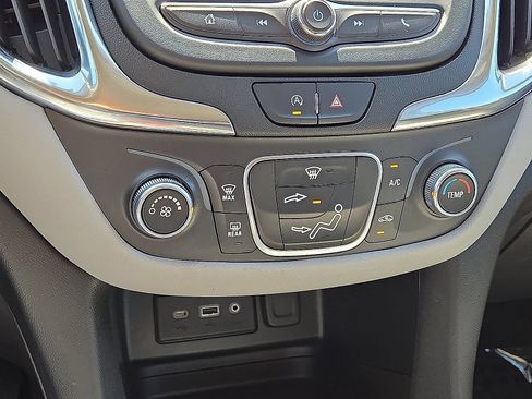 Used 2022 Chevrolet Equinox LT FWD image 29