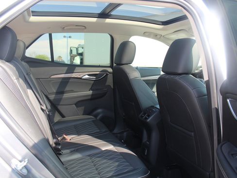Used 2022 Buick Envision Avenir w/ Technology Package II FWD image 19