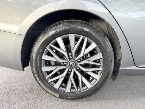 Used 2025 Nissan Altima 2.5 SV FWD image 37
